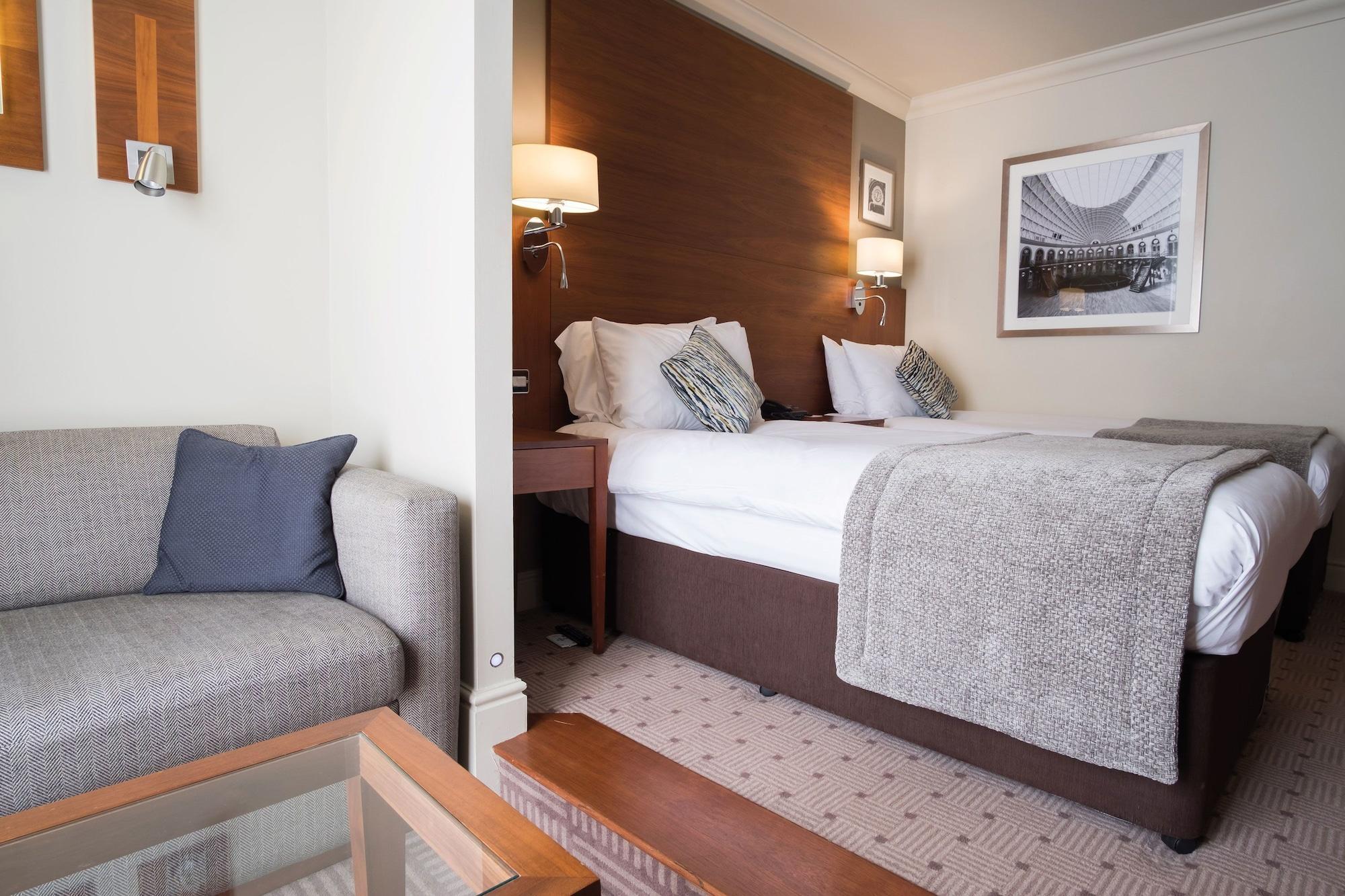 Thorpe Park Hotel And Spa Leeds  Exterior photo